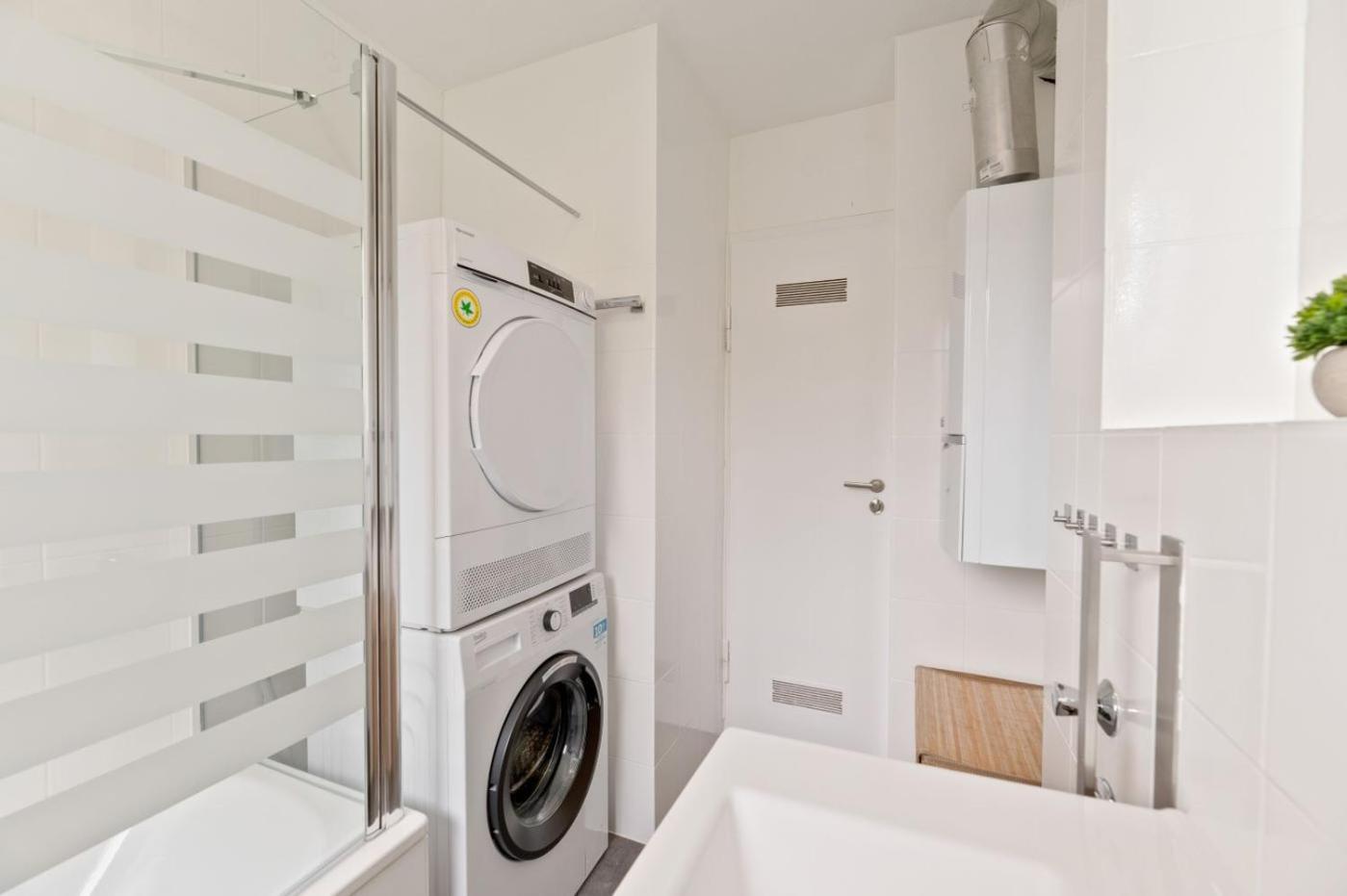 Westside Flat - 5Min To Downtown Apartment Ludwigsburg Luaran gambar
